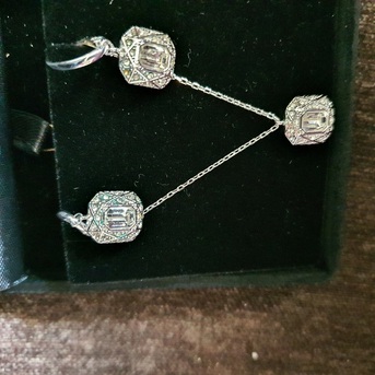 Riyadh, Jewelry, SAR 200,  Swarovski Necklace AnD Earrings Set