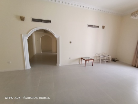 Juffair, Apartments/Houses, BHD 300/month,  3 BR,  SPACIOUS SEMI FURNISHED 3 BHK APARTMENT FOR RENT IN JUFFAIR-: 38185065