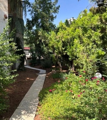 Abdoun, Apartments/Houses, JOD 24000/year,  4 BR,  Ground Semi Furnished 4B Apart Big Garden And Pool In Abdoun 00962777688956