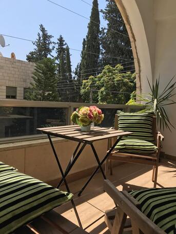 Amman, Apartments/Houses, JOD 10000/year,  Furnished,  3 BR,  Fully Furnished Three Bedroom Apartment With Baconly In Rainbow St 00962777688956
