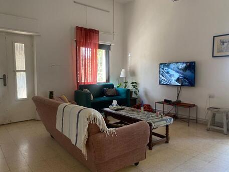 Amman, Apartments/Houses, JOD 10000/year,  Furnished,  3 BR,  Fully Furnished Three Bedroom Apartment With Baconlies In Rainbow St. 00962777688956