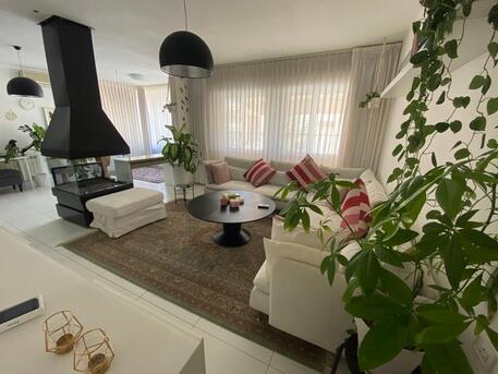 Amman, Apartments/Houses, JOD 19000/year, Furnished, 3 BR, Semi Furnished Villa With 3B With Garden And Balcony In Der Ghbar 00962777688956