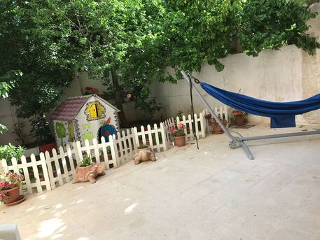 Amman, Apartments/Houses, JOD 9600/year,  Furnished,  3 BR,  Ground Fully Furinshed 3B Apartment With 2 Gardens In 8 Circle 00962777688956