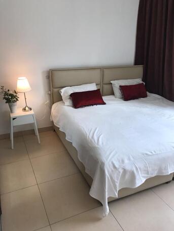 Abdoun, Apartments/Houses, JOD 13000/year,  Furnished,  2 BR,  Ground Fully Furinshed 2B Apart With Outside Area And Pool In Abdoun 00962777688956