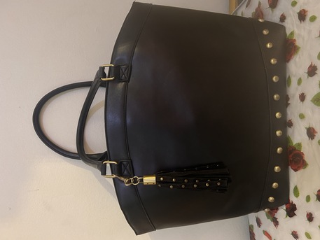 Riyadh, Household Items, SAR 30,  Ladies Bags And Purs