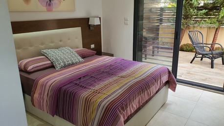 Abdoun, Apartments/Houses, JOD 12000/year,  Furnished,  2 BR,  Ground Fully Furinshed 2B Apart With Baconly And Garden In North Abdoun 00962777688956