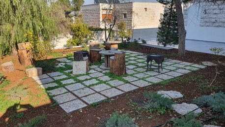 Amman, Apartments/Houses, JOD 55000/year,  4 BR,  Semi Furnished 4B Villa 4 Level With Terraces And Big Garden In 5 Circle 00962777688956