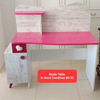 Manama, Household Items, BHD 22,  ✅ Study Table For Sale In Good Condition With Delivery