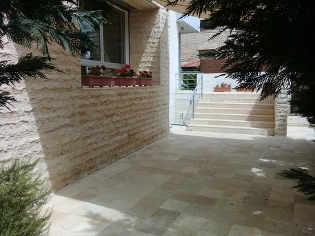 Amman, Apartments/Houses, JOD 14000/year,  3 BR,  Ground Floor Semi Furnished 3B Apart With Garden In 5 Circle 00962777688956