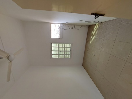 Manama, Housing Exchanges, BHD 100/month,  2 BR,  ** Unfurnished Exclusive 2 Bedroom Batchlor Flat In Manama@100/- **
