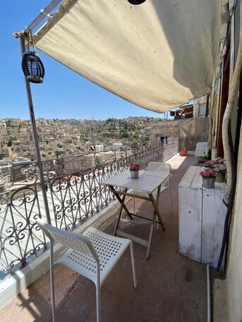Amman, Apartments/Houses, JOD 12000/year,  Furnished,  4 BR,  Hertige Fully Furnished 4B Apartment With Baconly In First Circle 00962777688956