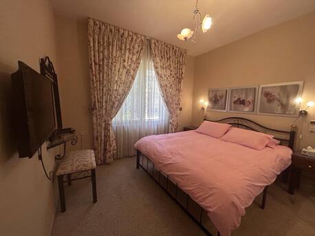 Abdoun, Apartments/Houses, JOD 7000/year,  Furnished,  2 BR,  Ground Fully Furinshed 2B Apartment With Garden In Abdoun 00962777688956