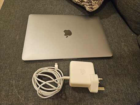 Riyadh, Computers, SAR 2200,  Apple MacBook Pro 13-inch With Touch Bar