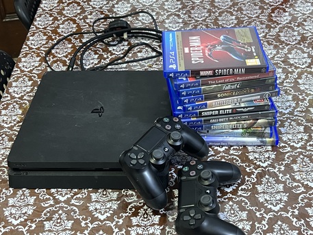 Jeddah, Video Games, SAR 1200,  PS4 With 2 Remotes And 10 Games