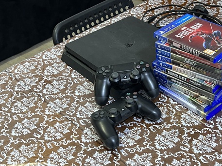 Jeddah, Video Games, SAR 1200,  PS4 With 2 Remotes And 10 Games