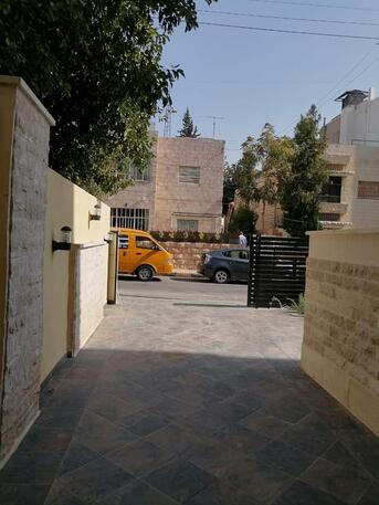 Amman, Apartments/Houses, JOD 14000/year,  Furnished,  2 BR,  Ground Fully Furinshed 2B Apartment With Big Garden In Jabal Webdeh 00962777688956