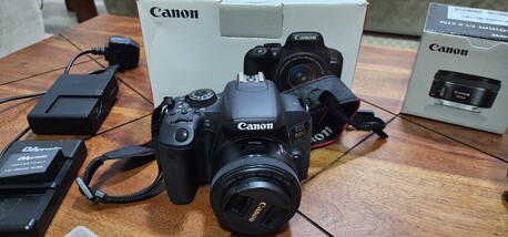 Khobar, Photo & Video, SAR 3100,  Mint Used Canon 800D Camera Touch Screen + Wide Lens + Flash Extra Batteries -made In Jap