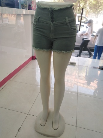 Manama, Clothing & Accessories, BHD 7,  LADIES HALF BODY LEGS WITH STAND MANNEQUIN ( DISPLAY DUMMY ) FOR SALE