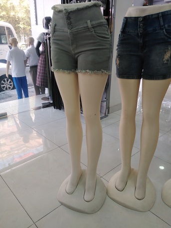 Manama, Clothing & Accessories, BHD 7,  LADIES HALF BODY LEGS WITH STAND MANNEQUIN ( DISPLAY DUMMY ) FOR SALE