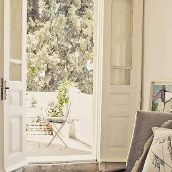 Amman, Apartments/Houses, JOD 12000/year,  Furnished,  2 BR,  Hertige Fully Furnished 2B Apart With Baconly In First Circle 00962777688956