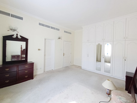 Juffair, Apartments/Houses, BHD 300/month, 2 BR, Well Maintained Family Building