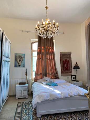 Amman, Apartments/Houses, JOD 12000/year,  3 BR,  Semi Furnished Ground Floor 3B Apart With Garden & Terrace N Jabal Amman 00962777688956