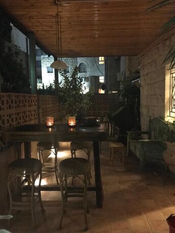 Amman, Apartments/Houses, JOD 6000/year,  Furnished,  1 BR,  Ground Fully Furinshed One Bedroom Apartment With Garden In Jabal Webdeh 00962777688956