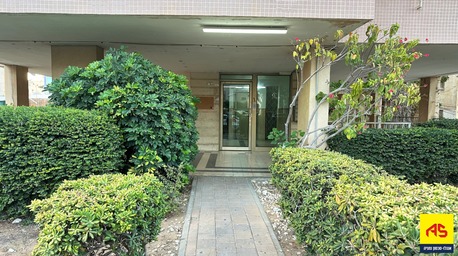 Jerusalem, Apartments/Houses, USD 2000/month,  4 BR,  142 Sq. Meter,  *BEST SPACIOUS APT FOR RENT BY OWNER IN THE MIDDLE OF THE BEACH CITY NEAR EVERYWHERE!