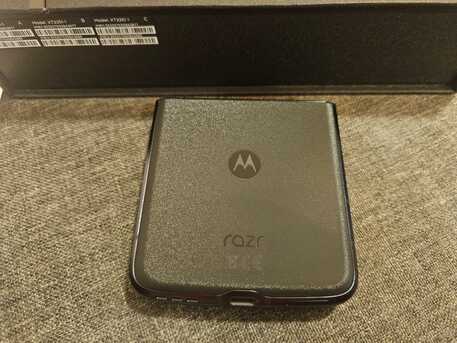 Riyadh, Mobile Phones, SAR 1500,  Motorola Razr 2022 (5G) 256GB Foldable Smartphone