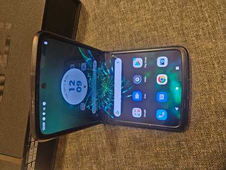 Riyadh, Mobile Phones, SAR 1500,  Motorola Razr 2022 (5G) 256GB Foldable Smartphone