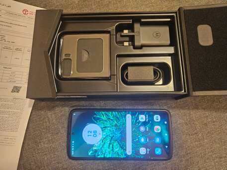 Riyadh, Mobile Phones, SAR 1500,  Motorola Razr 2022 (5G) 256GB Foldable Smartphone