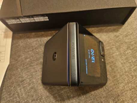 Riyadh, Mobile Phones, SAR 1500,  Motorola Razr 2022 (5G) 256GB Foldable Smartphone