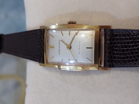 Riyadh, Jewelry, SAR 1500,  SEIKO UNIQUE Vintage Of 80 Years Old For Men Or Ladies Original Japan Made