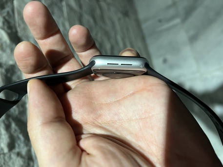 Dammam, Watches, SAR 500,  Used Apple Watch SE GPS, 40mm Silver Aluminium Case With White Sport Band