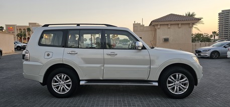 Khobar, Vehicles, Cars & Trucks , SAR 62000, Mitsubishi Pajero, 2017, Automatic, 187000 KM, PAJERO 4x4, UMA Maintained History, ARAMCO EXECUTIVE Use 187,000 Kms . White, Sunroof