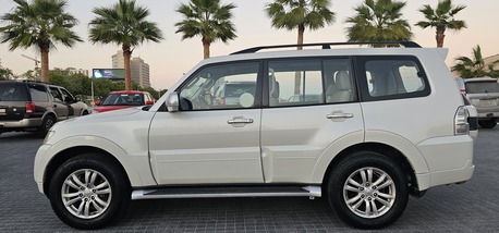 Khobar, Vehicles, Cars & Trucks , SAR 62000, Mitsubishi Pajero, 2017, Automatic, 187000 KM, PAJERO 4x4, UMA Maintained History, ARAMCO EXECUTIVE Use 187,000 Kms . White, Sunroof