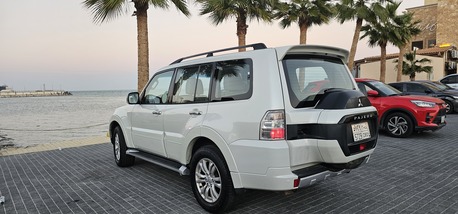 Khobar, Vehicles, Cars & Trucks , SAR 62000, Mitsubishi Pajero, 2017, Automatic, 187000 KM, PAJERO 4x4, UMA Maintained History, ARAMCO EXECUTIVE Use 187,000 Kms . White, Sunroof