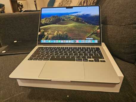 Riyadh, Computers, SAR 2800,  Apple MacBook Air 13-inch M2 Retina Laptop