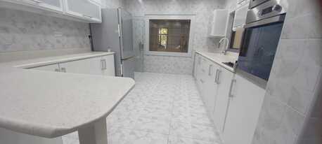 Mahooz, Villas, BHD 500,  Villa: Near BRITISH Club: Western Style  New Semi Furnished 3BR Villa: