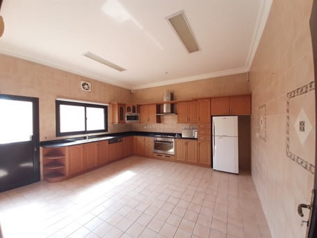 Hamala, Apartments/Houses, BHD 700/month,  4 BR,  100 Sq. Meter,  Hamala/4 Bedroom  Semi Furnished Villa  Exclusive  Bhd :700/-