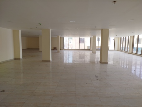 Manama, Shops, BHD 2500,  11 Shutter Big Showroom. With Mezzanine  Floor 2Bathroom 1Store Room In -(((Manama)))