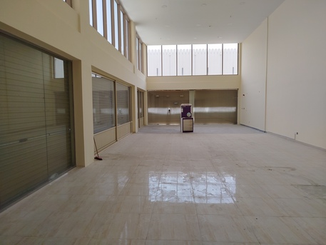 Manama, Shops, BHD 2500,  11 Shutter Big Showroom. With Mezzanine  Floor 2Bathroom 1Store Room In -(((Manama)))
