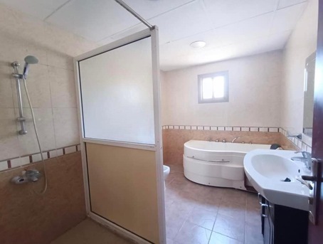 Salmaniya, Apartments/Houses, BHD 550/month,  3 BR,  200 Sq. Meter,  Salmainiya Area 3 Bedroom Villa Available In A Compound