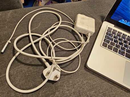 Riyadh, Computers, SAR 850,  Apple MacBook Pro 13-inch