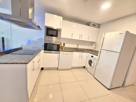 Juffair, Apartments, Flats, Houses & Villas, BHD 600/month,  Furnished,  3 BR,  Duplex 3 Bhk