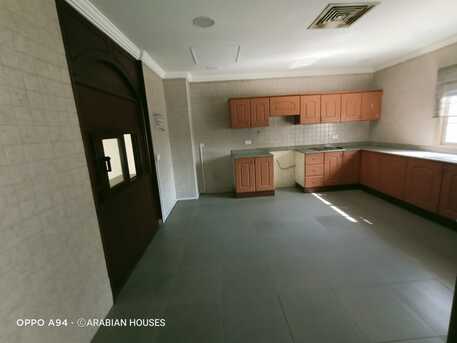 Salmaniya, Villas, BHD 600,  SPACIOUS SEMI FURNISHED 3 BHK COMPOUND VILLA FOR RENT IN SALMANIYA:38185065