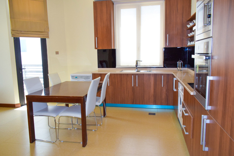 Juffair, Apartments/Houses, BHD 400/month,  1 BR,  Fully Furnished Apartment With Balcony