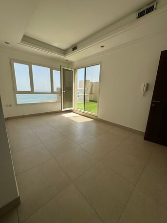 Salmiya, Apartments/Houses, KWD 375/month,  2 BR,  80 Sq. Meter,  Apartment For Rent In Salmiya, Overlooking The Sea, With A Large Balcony And A Lobby