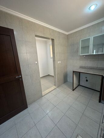 Salmiya, Apartments/Houses, KWD 375/month,  2 BR,  80 Sq. Meter,  Apartment For Rent In Salmiya, Overlooking The Sea, With A Large Balcony And A Lobby