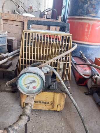 Dammam, Heavy Equipment, SAR 12000,  Heavy Duty Hydraulic Jack And Pump USA